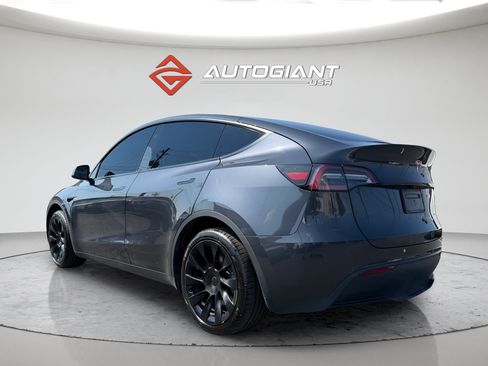 Used 2024 Tesla Model Y Long Range AWD/4WD image 5