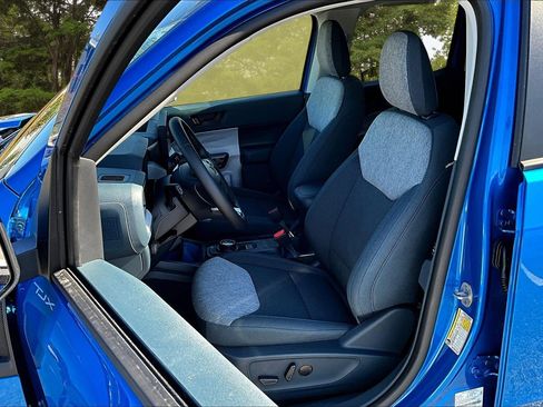 New 2025 Ford Maverick XLT w/ XLT Luxury Package image 9