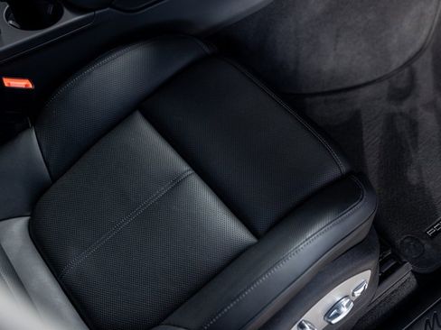 Certified 2025 Porsche Macan image 35