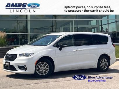 Used 2024 Chrysler Pacifica Touring-L