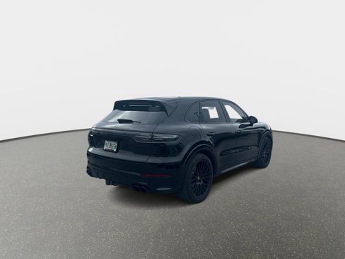 Used 2022 Porsche Cayenne GTS AWD/4WD image 3