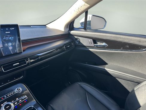 Certified 2022 Lincoln Nautilus Reserve w/ Equipment Group 201A image 16