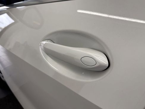 New 2026 BMW X5 xDrive50e image 9