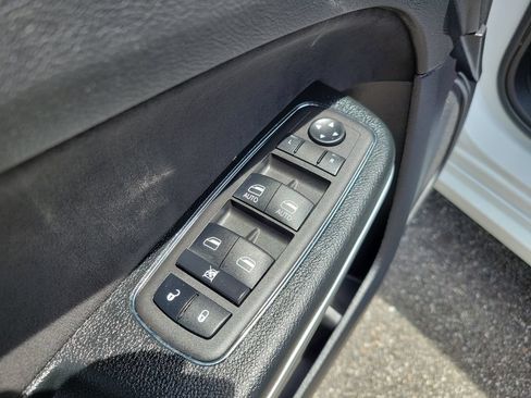 Used 2023 Chrysler 300 C RWD image 19