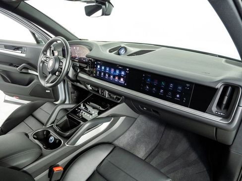 Used 2026 Porsche Cayenne S image 25