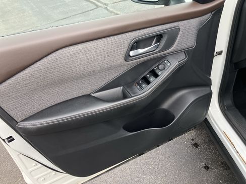 Used 2021 Nissan Rogue SV AWD/4WD image 16