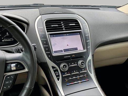 Used 2019 Lincoln Nautilus Reserve FWD image 7