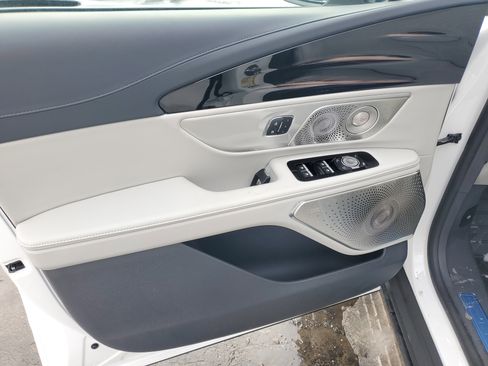 New 2026 Lincoln Nautilus Reserve image 8