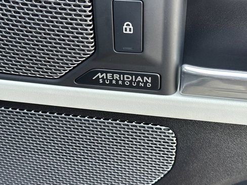 Used 2023 Land Rover Defender 110 SE image 16