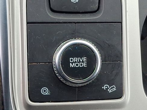 Used 2022 Ford Explorer XLT w/ Equipment Group 202A image 25