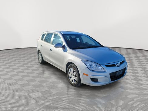 Used 2010 Hyundai Elantra GLS image 2