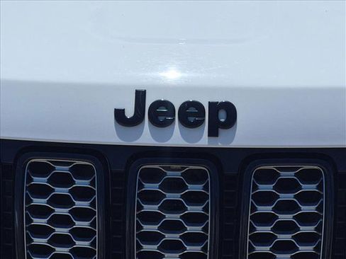 Used 2018 Jeep Grand Cherokee Altitude RWD image 20