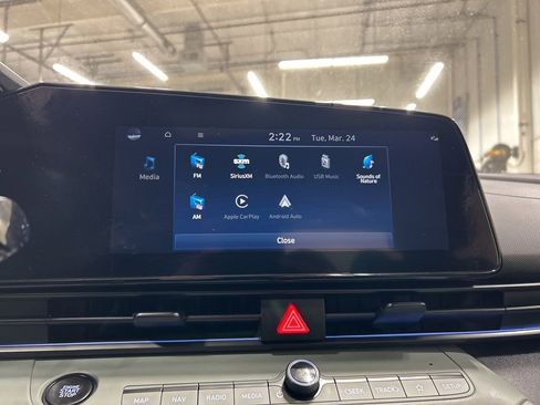 Used 2025 Hyundai Elantra Limited image 20