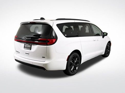 New 2026 Chrysler Pacifica Select w/ S Appearance Package image 7