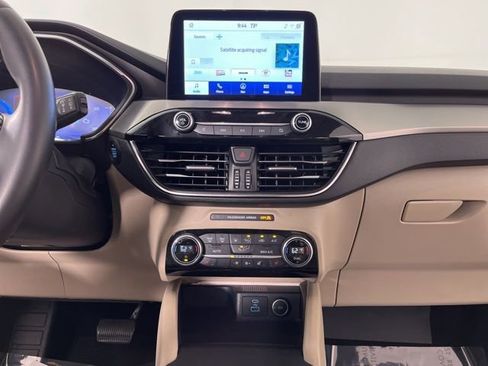 Used 2021 Ford Escape Titanium w/ Class II Trailer Tow Package image 25