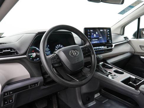 Used 2024 Toyota Sienna LE AWD/4WD image 24