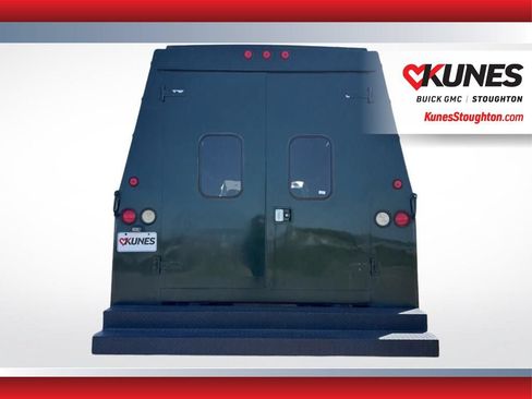 Used 2004 Chevrolet Express 3500 w/ Chrome Appearance Package RWD image 8