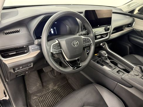 Used 2024 Toyota Grand Highlander AWD image 15