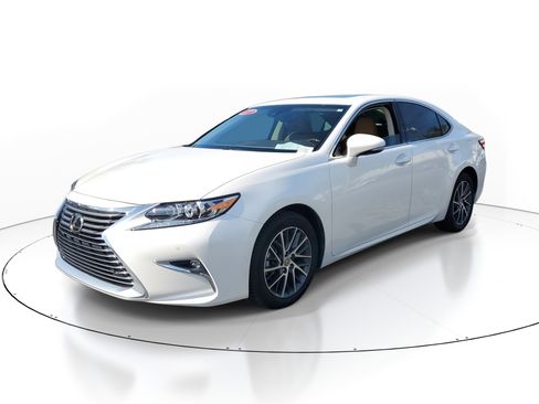 Used 2017 Lexus ES 350 image 2