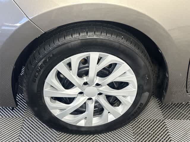 Used 2017 Toyota Corolla LE FWD image 10