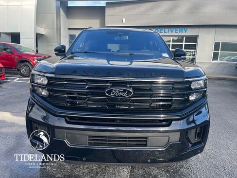 New 2025 Ford Expedition Platinum image 2