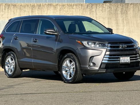 Used 2019 Toyota Highlander Limited image 5
