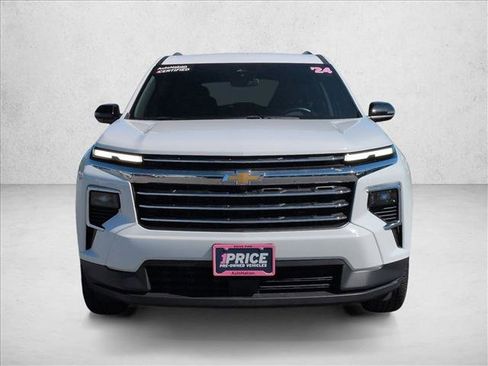 Used 2024 Chevrolet Traverse LT AWD/4WD image 2