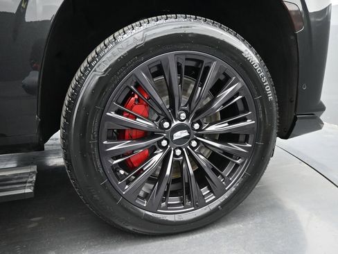 Certified 2024 Cadillac Escalade ESV V w/ LPO, ONYX Package AWD/4WD image 18