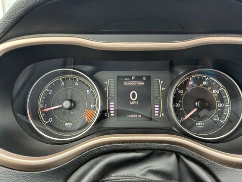 Used 2014 Jeep Cherokee Latitude w/ Cold Weather Group FWD image 10
