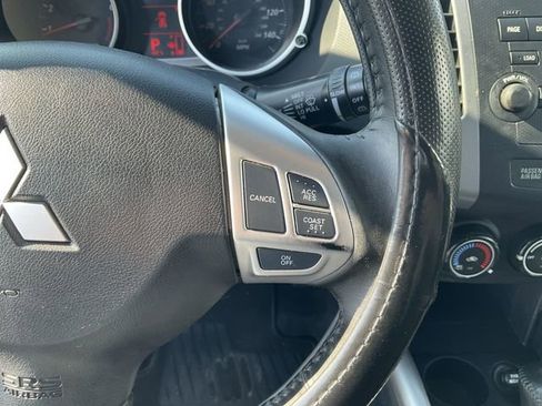 Used 2011 Mitsubishi Outlander ES image 21