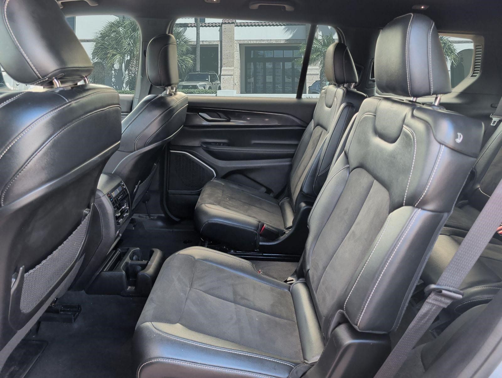 Used 2022 Jeep Grand Cherokee L Laredo RWD image 24