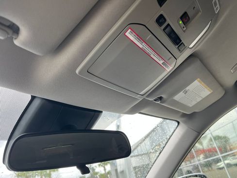 Used 2024 Toyota Highlander LE image 23