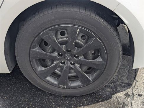 Used 2022 Toyota Corolla LE image 12