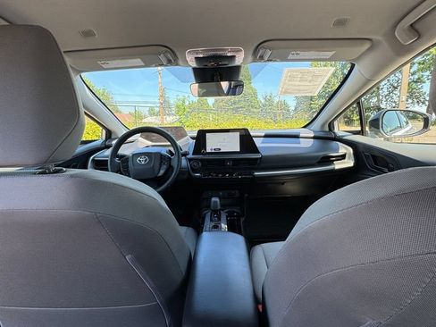 Used 2025 Toyota Prius LE AWD/4WD image 25