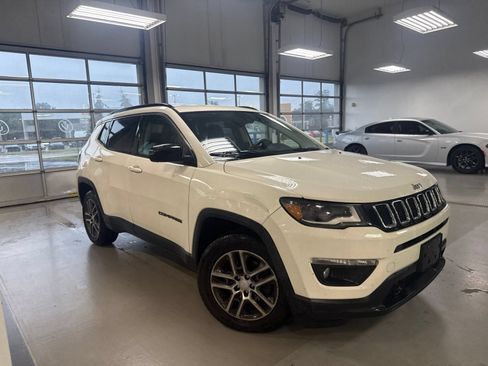 Used 2017 Jeep Compass Latitude FWD image 21