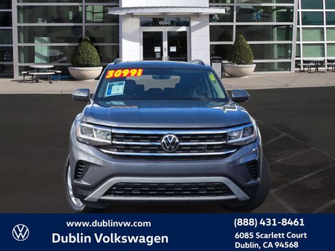 Certified 2023 Volkswagen Atlas SE w/ Panoramic Sunroof Package image 2