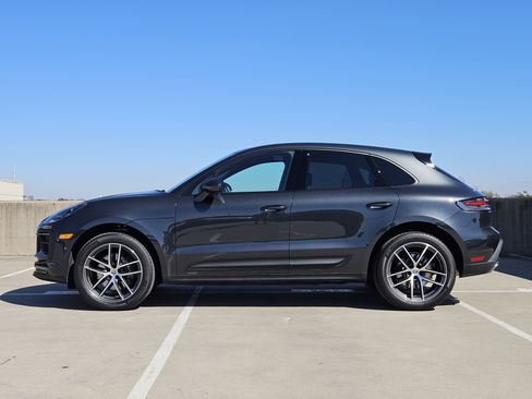Certified 2025 Porsche Macan image 2