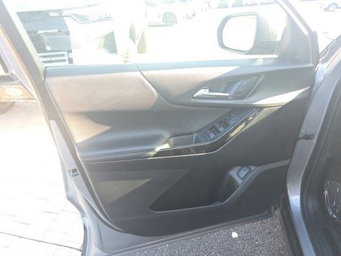 Used 2025 Chevrolet Equinox LT w/ Convenience Package II image 11