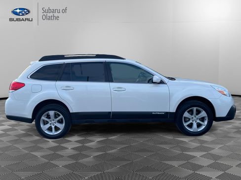Used 2014 Subaru Outback 2.5i Premium w/ Moonroof Package & Eyesight image 12