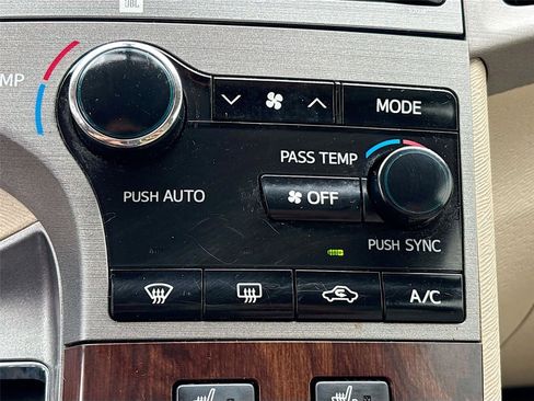 Used 2014 Toyota Venza Limited w/ Tow Prep Package FWD image 16