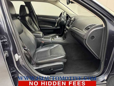Used 2019 Chrysler 300 Limited w/ Safetytec Plus Group image 20