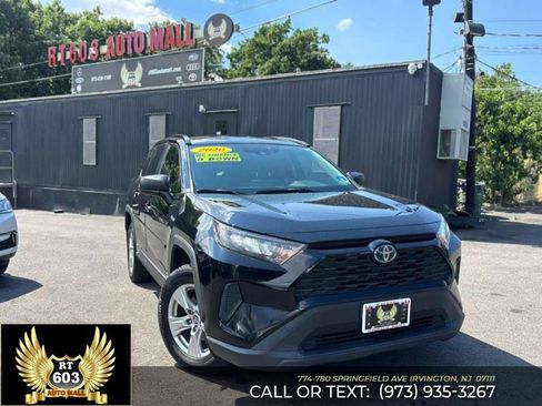 Used 2020 Toyota RAV4 LE w/ Carpet Mat Package AWD/4WD image 3