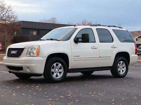Used 2011 GMC Yukon SLT w/ SLT-2 Equipment Package image 11