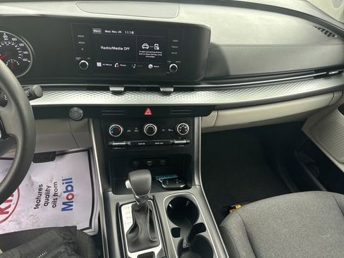 Certified 2022 Kia Carnival LX image 13