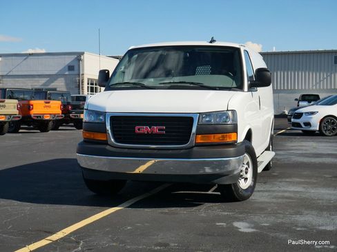 Used 2024 GMC Savana 2500 w/ Driver Convenience Package image 5