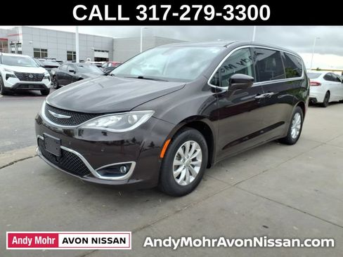 Used 2019 Chrysler Pacifica Touring Plus w/ Advanced Safetytec Group FWD image 4