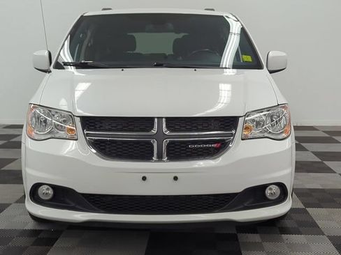 Used 2019 Dodge Grand Caravan SXT FWD image 2