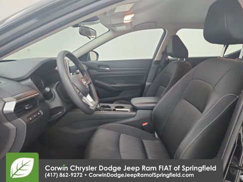 Used 2025 Nissan Altima 2.5 SV image 18