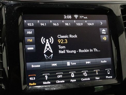 Used 2019 Jeep Cherokee Limited image 32