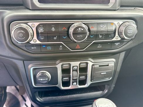 Used 2023 Jeep Wrangler Unlimited Sahara w/ Cold Weather Group image 15